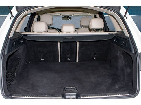 Used 2021 Mercedes-Benz GLC 300 w/ Premium Package image 9