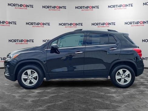 Used 2020 Chevrolet Trax LT w/ LT Convenience Package AWD/4WD image 3