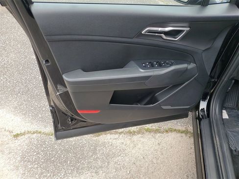 New 2026 Kia Sportage LX image 8