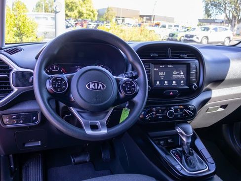 Used 2020 Kia Soul S FWD image 16