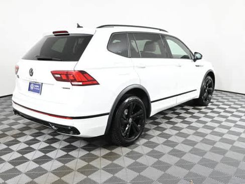Used 2024 Volkswagen Tiguan SE R-Line image 8
