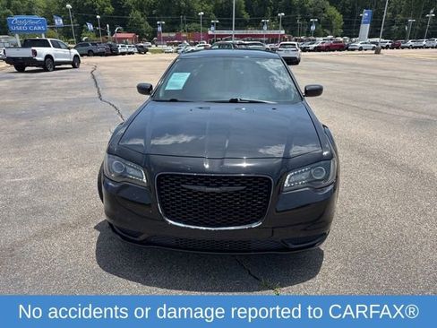 Used 2021 Chrysler 300 Touring w/ Sport Appearance Package RWD image 2