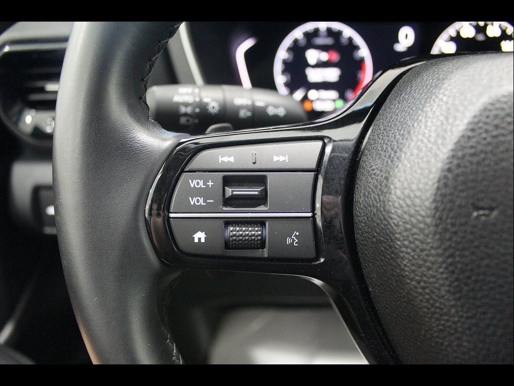 Certified 2025 Honda Pilot Touring image 26