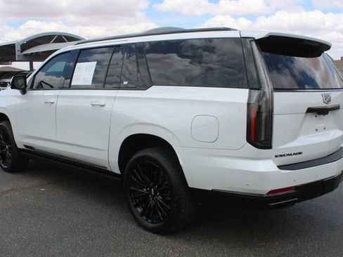 Used 2025 Cadillac Escalade ESV Sport Platinum w/ LPO, Floor Liner Package AWD/4WD image 9