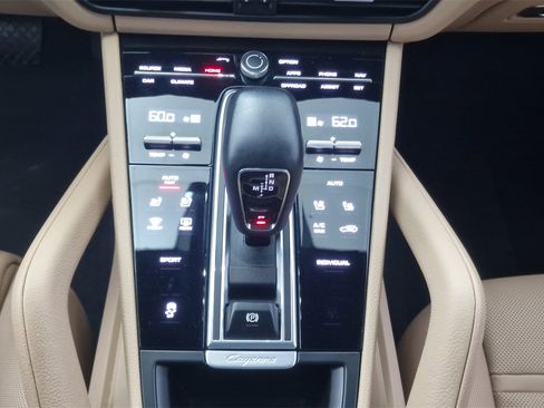 Used 2023 Porsche Cayenne image 20