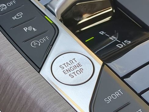 New 2026 BMW 330i Sedan w/ Convenience Package image 27