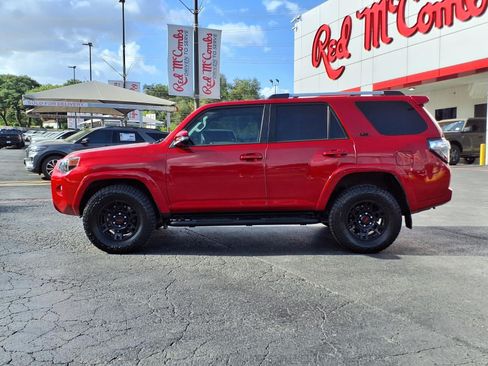 Used 2022 Toyota 4Runner SR5 Premium w/ Moonroof Package AWD/4WD image 8