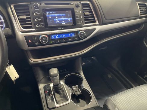 Used 2015 Toyota Highlander Plus AWD/4WD image 48