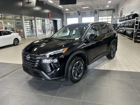 Used 2025 Nissan Rogue SV w/ SV Premium Package AWD/4WD image 9