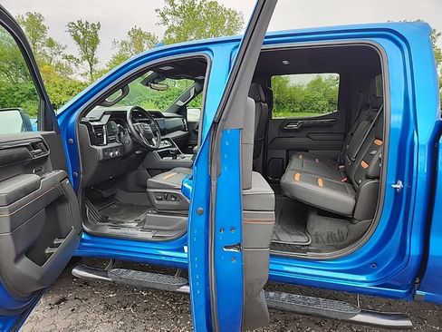 Used 2023 GMC Sierra 1500 AT4 w/ Technology Package AWD/4WD image 9