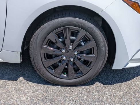 Used 2025 Toyota Corolla LE FWD image 11