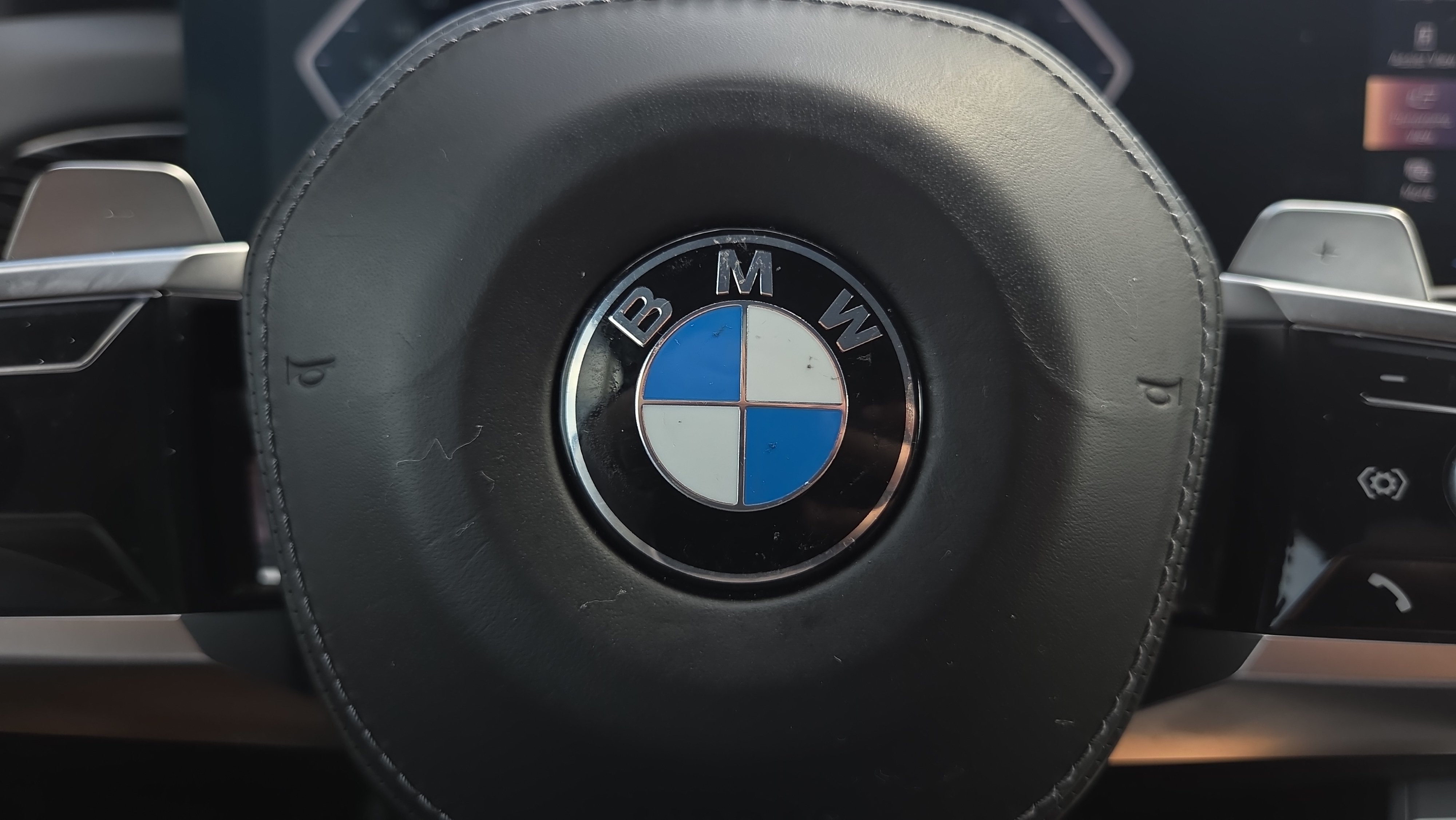 Certified 2024 BMW 740i w/ Premium Package 2 RWD image 38