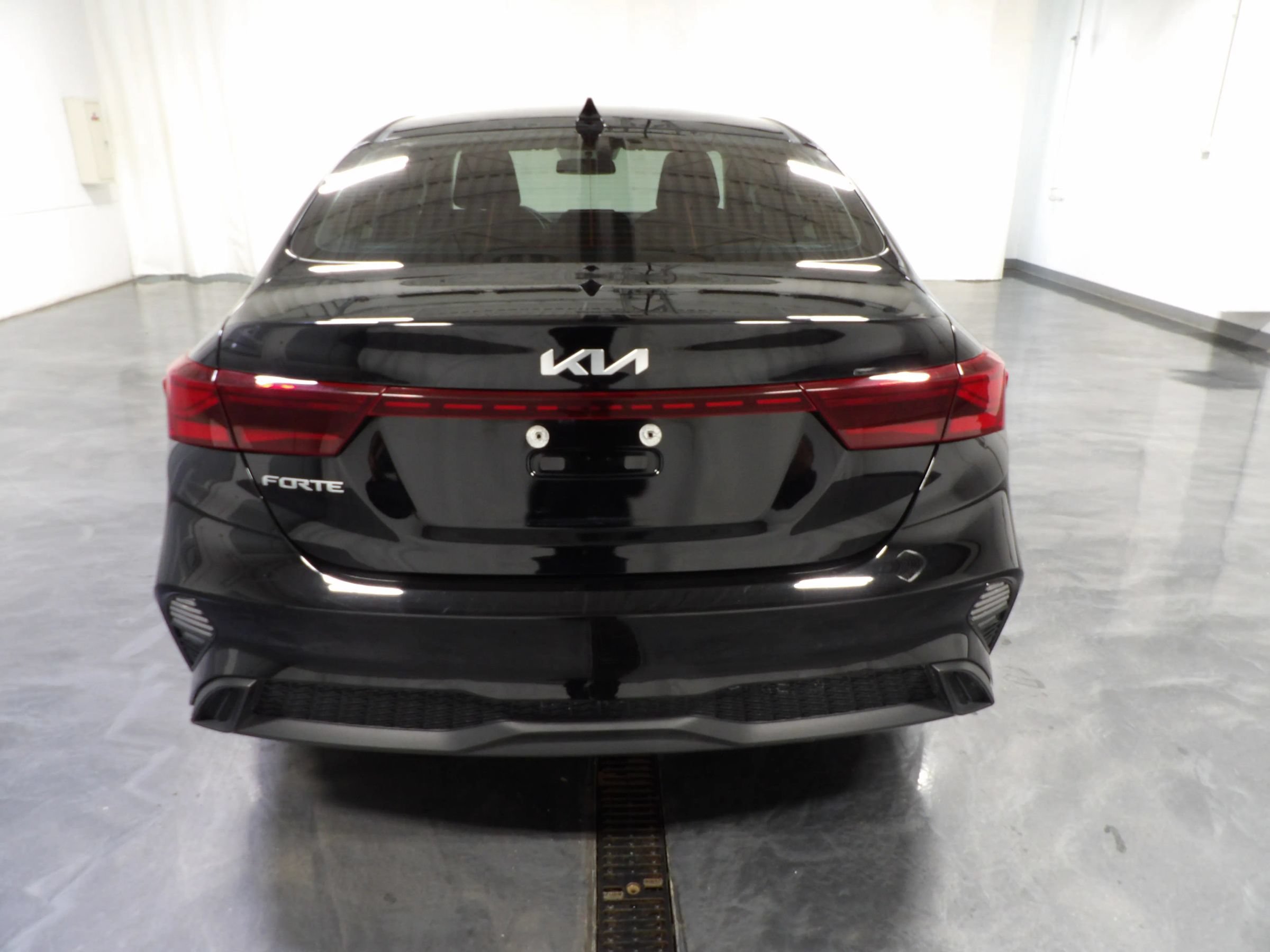 Used 2023 Kia Forte LXS FWD image 5