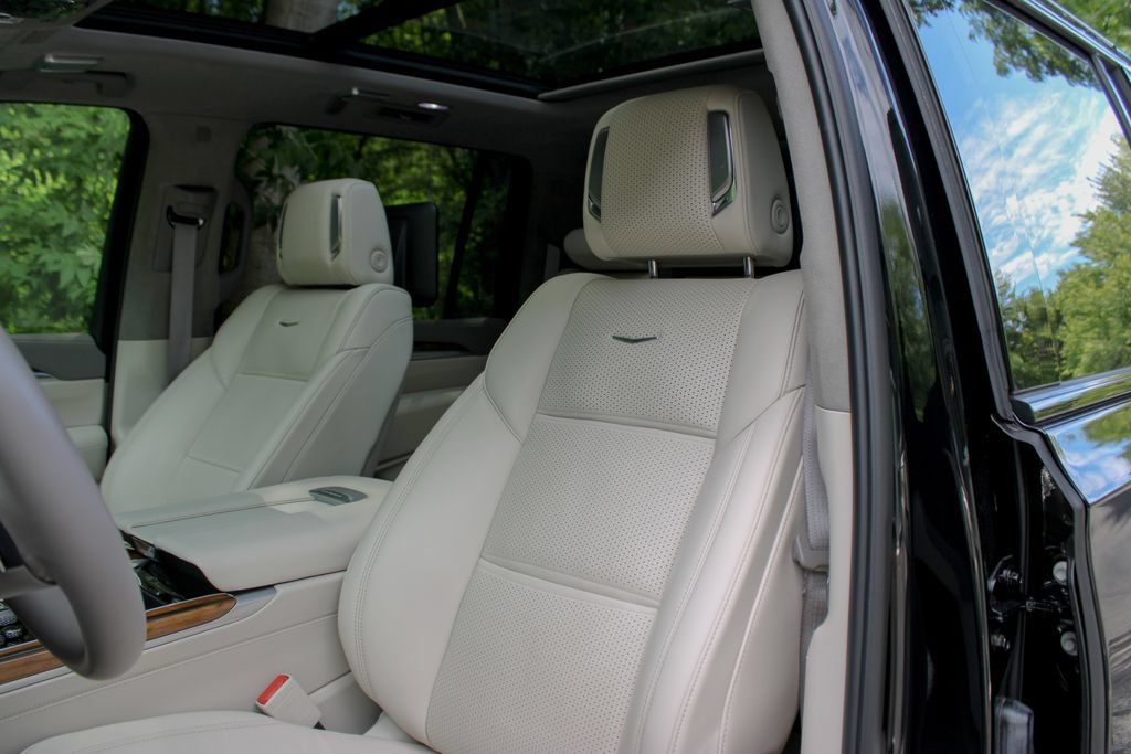 Used 2025 Cadillac Escalade ESV Sport Platinum AWD/4WD image 11