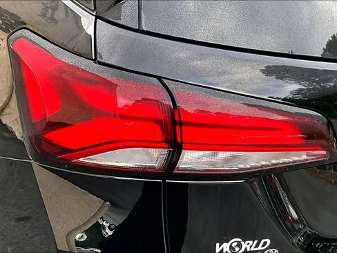 Used 2023 Chevrolet Equinox RS FWD image 29