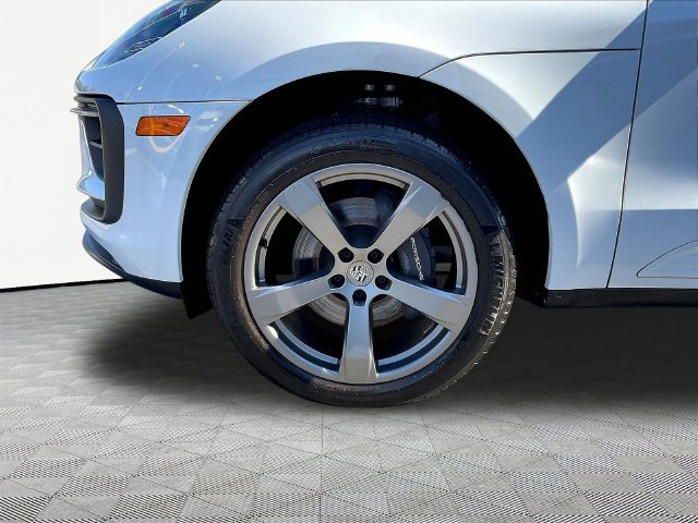 Used 2023 Porsche Macan AWD/4WD image 34