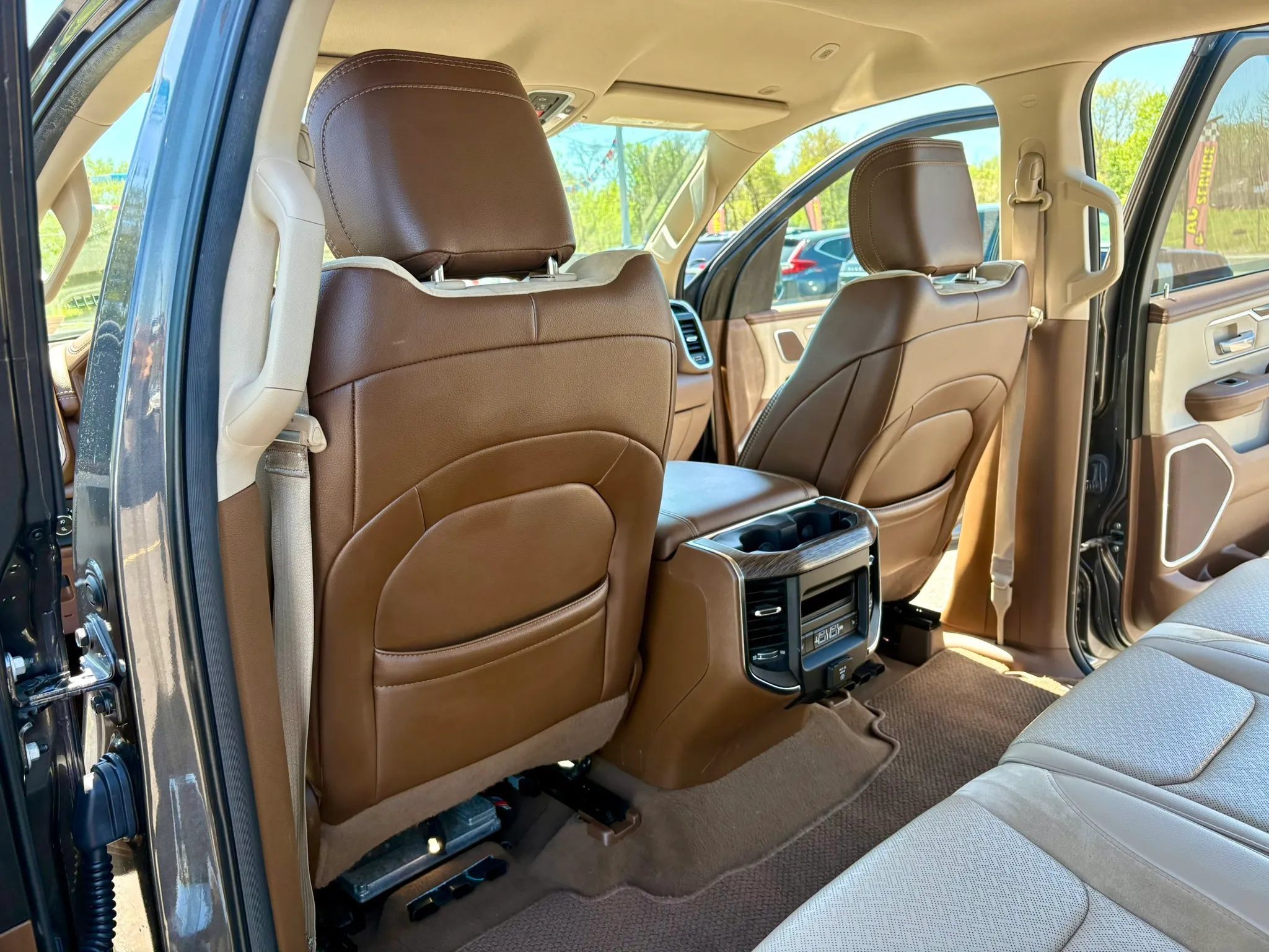 Used 2019 RAM 1500 Laramie AWD/4WD image 16