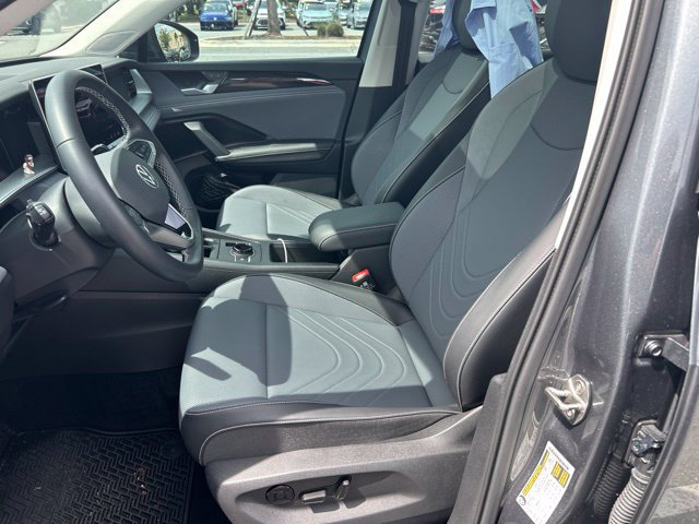 Certified 2026 Volkswagen Tiguan SE w/ Panoramic Sunroof Package FWD image 9