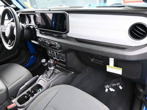 Used 2025 Jeep Wrangler Unlimited Sport AWD/4WD image 38