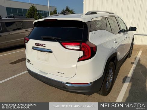 Used 2024 GMC Terrain SLT AWD/4WD image 6