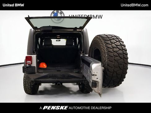 Used 2016 Jeep Wrangler Unlimited Rubicon w/ Max Tow Package image 12