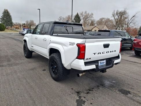 Used 2024 Toyota Tacoma TRD Sport w/ TRD Sport Upgrade Package image 5
