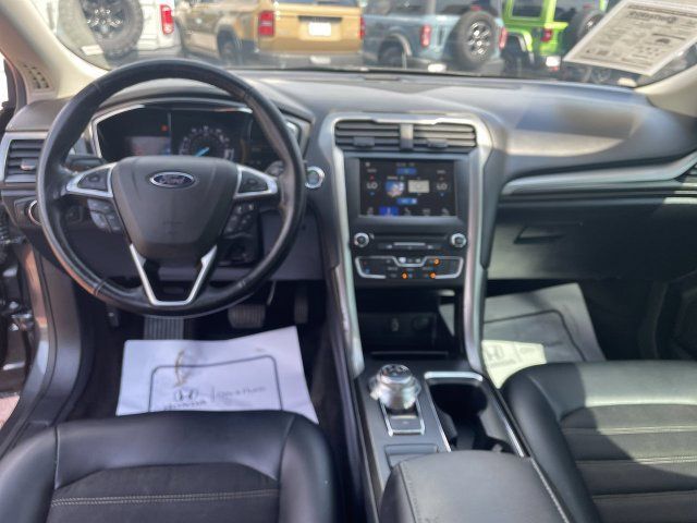 Used 2017 Ford Fusion SE w/ Equipment Group 201A FWD image 18
