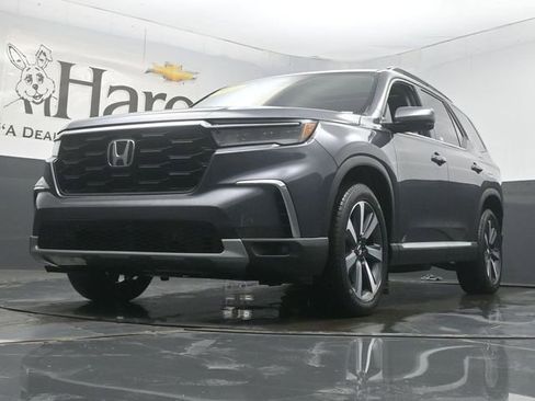 Used 2023 Honda Pilot Touring image 4