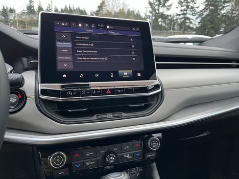 Used 2025 Jeep Compass Limited image 20