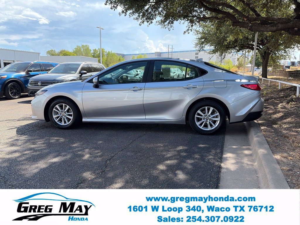 Used 2025 Toyota Camry LE FWD image 4