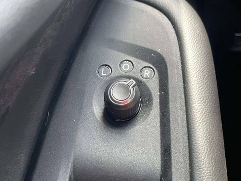 Used 2025 Jeep Grand Cherokee Altitude RWD image 23