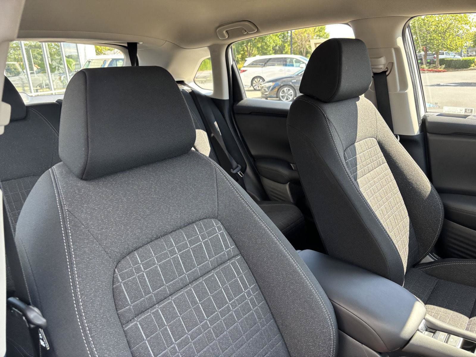 Used 2025 Honda HR-V LX image 23