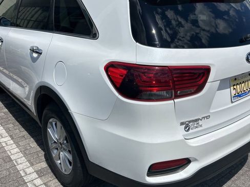 Used 2020 Kia Sorento LX image 12