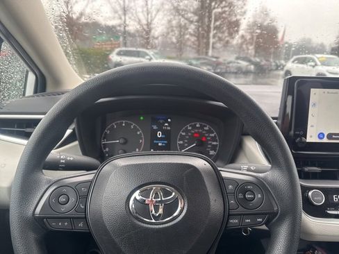 Used 2025 Toyota Corolla LE image 10