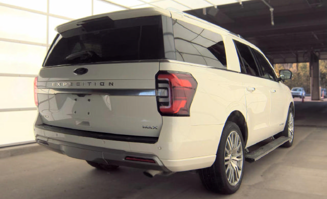 Used 2023 Ford Expedition Max Platinum AWD/4WD image 2