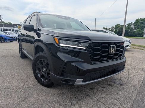 Used 2025 Honda Pilot TrailSport image 38