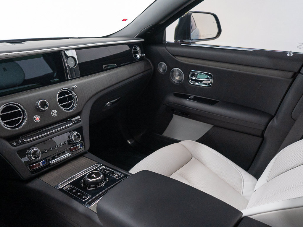 Certified 2023 Rolls-Royce Ghost Extended Wheelbase w/ Ghost Package AWD/4WD image 37
