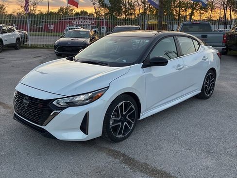 Used 2025 Nissan Sentra SR image 1