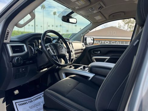 Used 2018 Nissan Titan SV w/ SV Convenience Package image 16