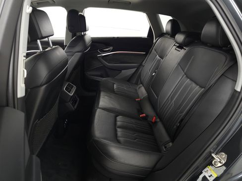 Used 2019 Audi e-tron Prestige w/ Prestige Package image 33