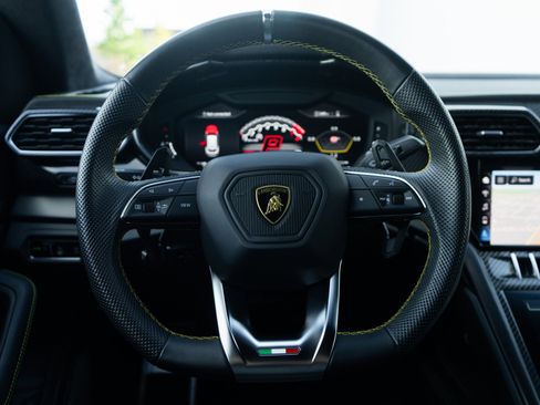 Used 2021 Lamborghini Urus image 11