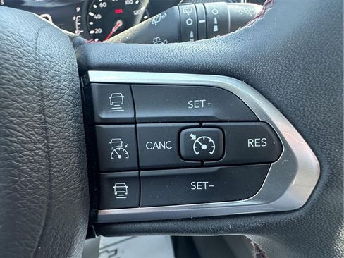 Used 2025 Jeep Compass Trailhawk AWD/4WD image 17