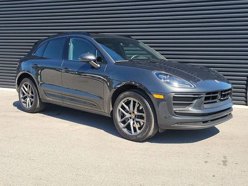 Certified 2025 Porsche Macan AWD/4WD image 9