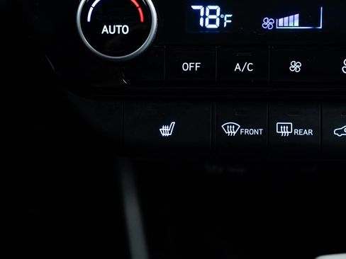 Used 2021 Hyundai Elantra Limited image 14