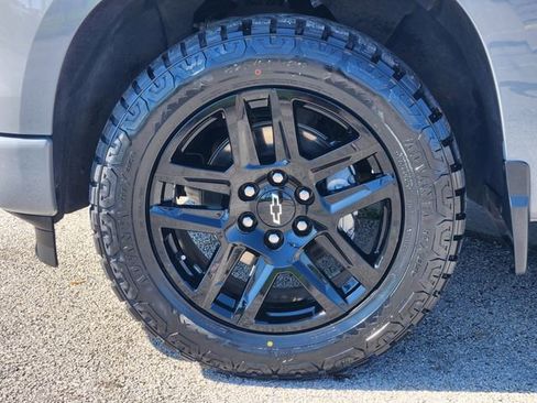 Used 2024 Chevrolet Silverado 1500 Custom w/ Turbomax Blackout Package RWD image 10