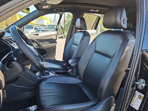 Certified 2022 Volkswagen Tiguan SE R-Line image 17