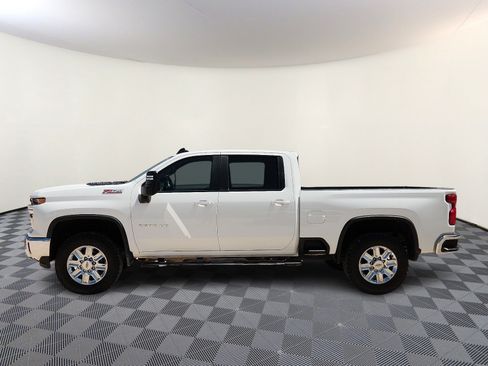 Used 2025 Chevrolet Silverado 2500 LT AWD/4WD image 2