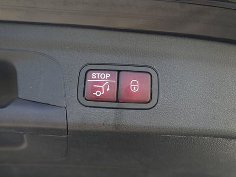 Used 2020 Mercedes-Benz GLE 450 4MATIC image 16