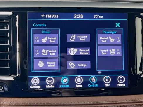 Used 2019 Chrysler Pacifica Limited w/ Tire & Wheel Group FWD image 21