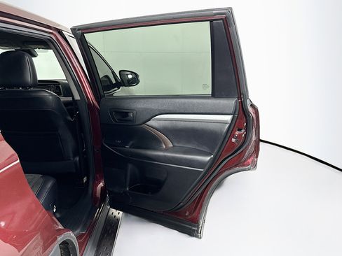 Used 2017 Toyota Highlander Plus image 30